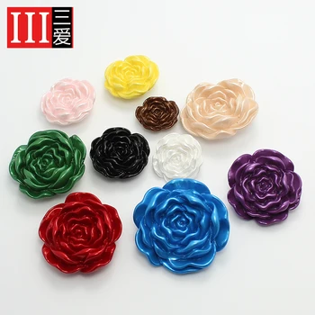 10pcs par daudz 25mm Bezmaksas piegāde skaistas plastmasas ziedu rožu Pogu sieviešu tranšejas virsdrēbes apdare diy pogu