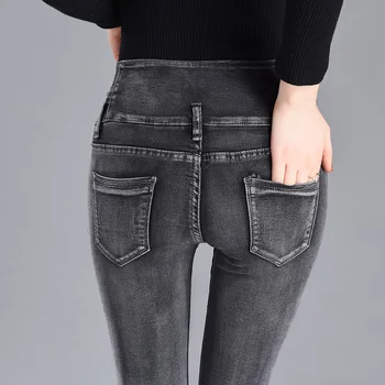 Izdilis izdilis džinsi ar augsto vidukli un melnā, pelēkā sieviešu rudens/ziemas 2021